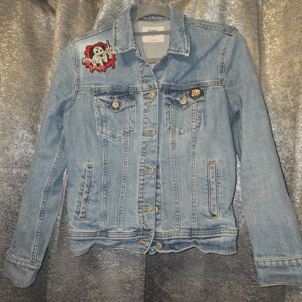 Old Navy Jean Jacket with skull patch and misfit pin size M
